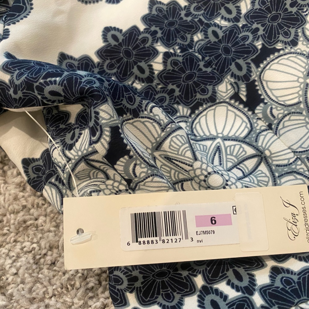 NWT Eliza J Bell Sleeve Dress in blue and white, size 6 - Picture 6 of 6